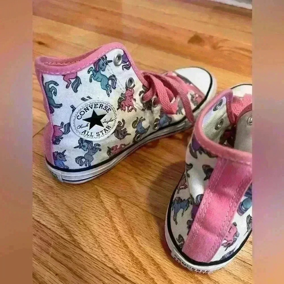Converse Chuck Taylor All Star Big Kids Size 1.5 White and pink with unicorns - Picture 3 of 5